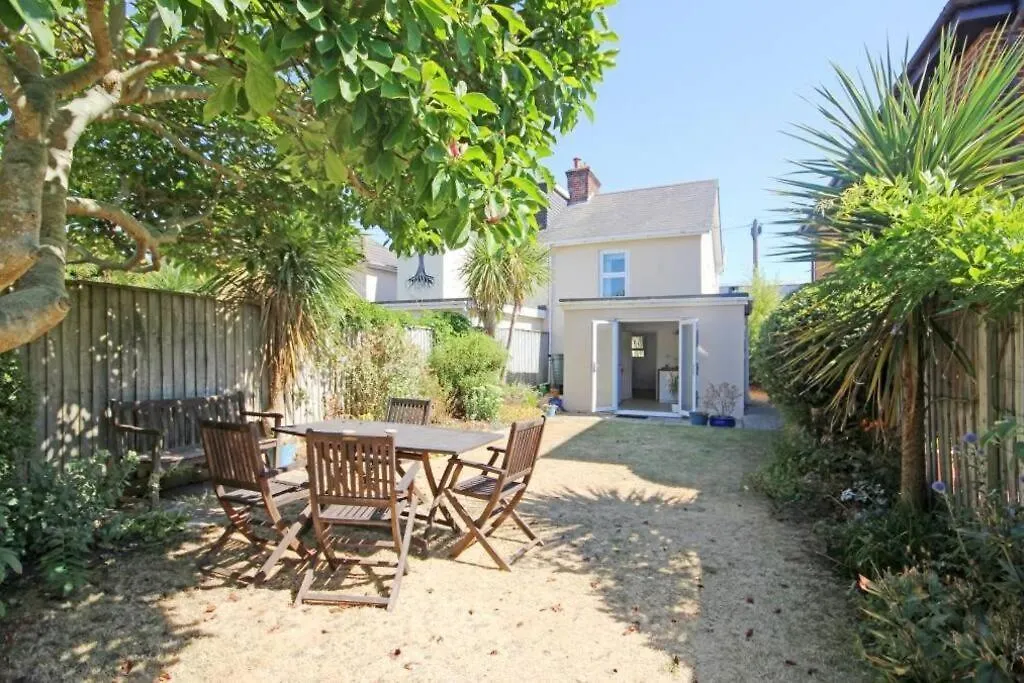 Bournecoast - Lovely Two Bedroom Victorian Holiday Home - Garden - Wifi - Hb8500 Bournemouth 0*,  United Kingdom