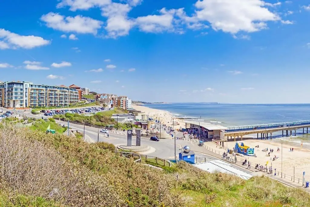 Bournecoast - Lovely Two Bedroom Victorian Holiday Home - Garden - Wifi - Hb8500 Bournemouth 0*,  United Kingdom